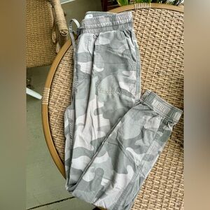 Hollister Ultra High Rise Camo Joggers
